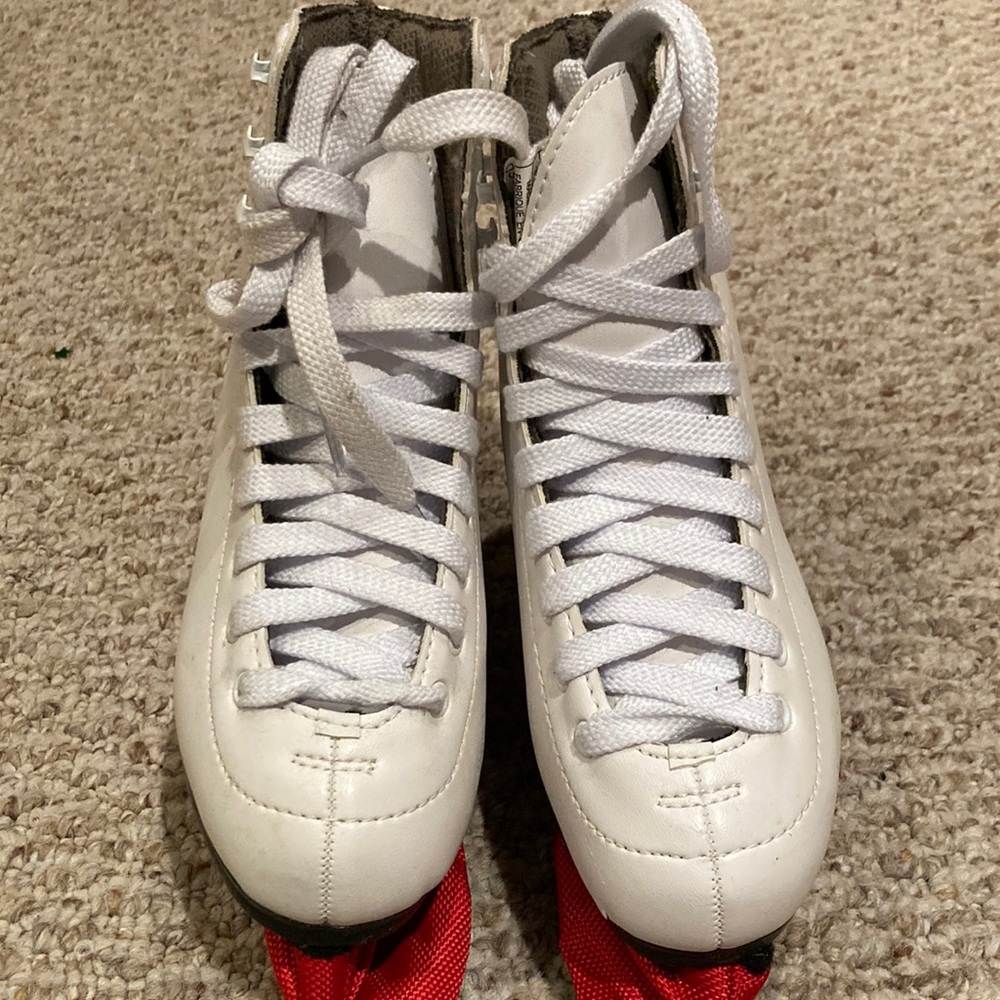 Like new figure skates